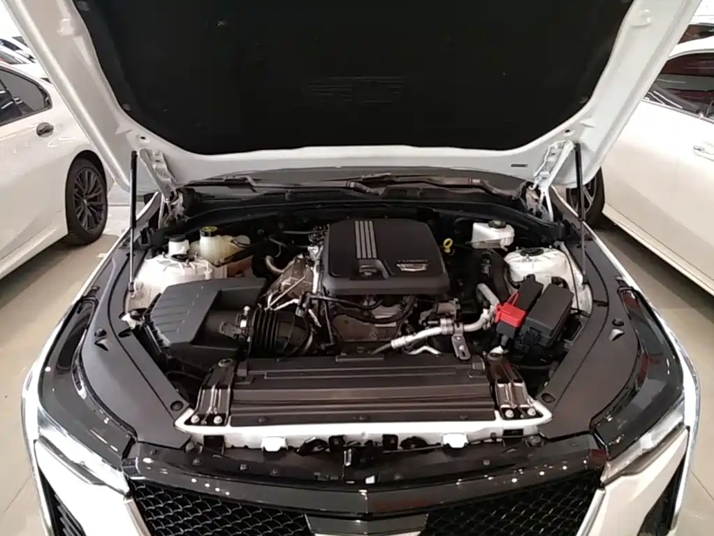 Cadillac CT4 2023 2022 28T Fashion Style
