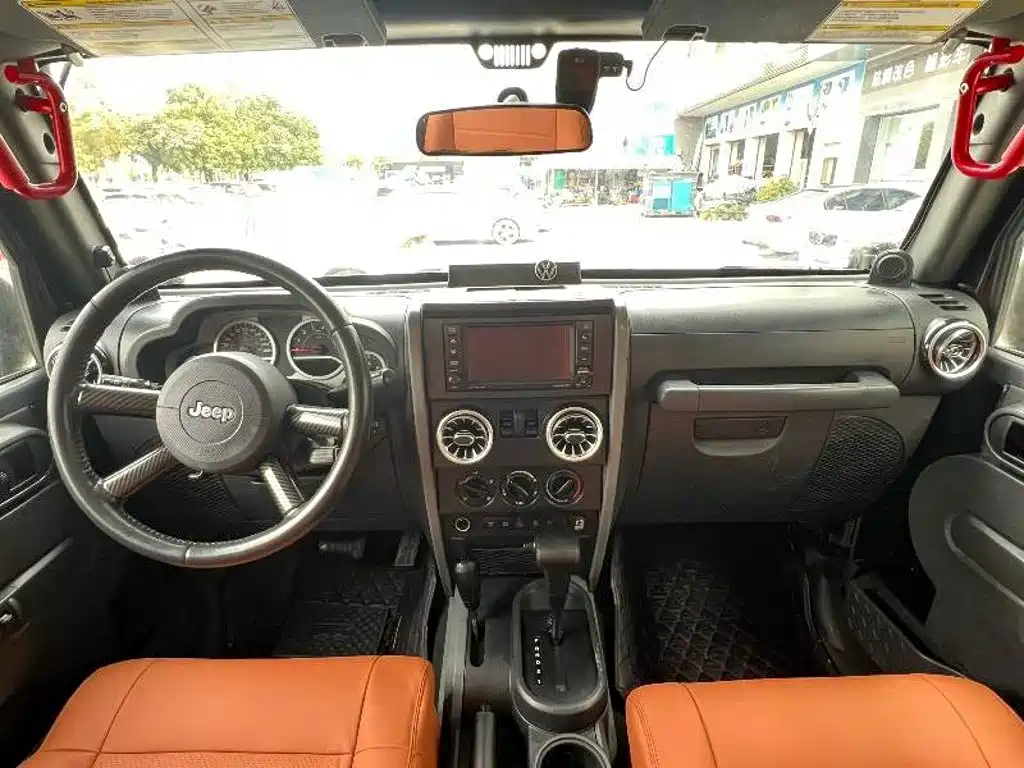 Фото 11 - Jeep Wrangler
