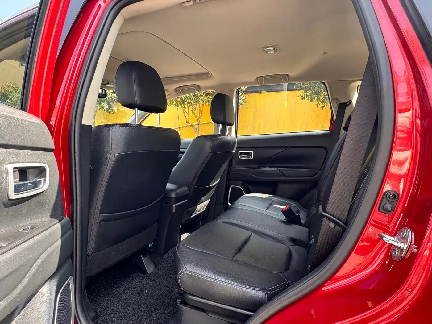 Mitsubishi Outlander 2016 2.4L 4WD Luxury Edition 7-seater фото 10