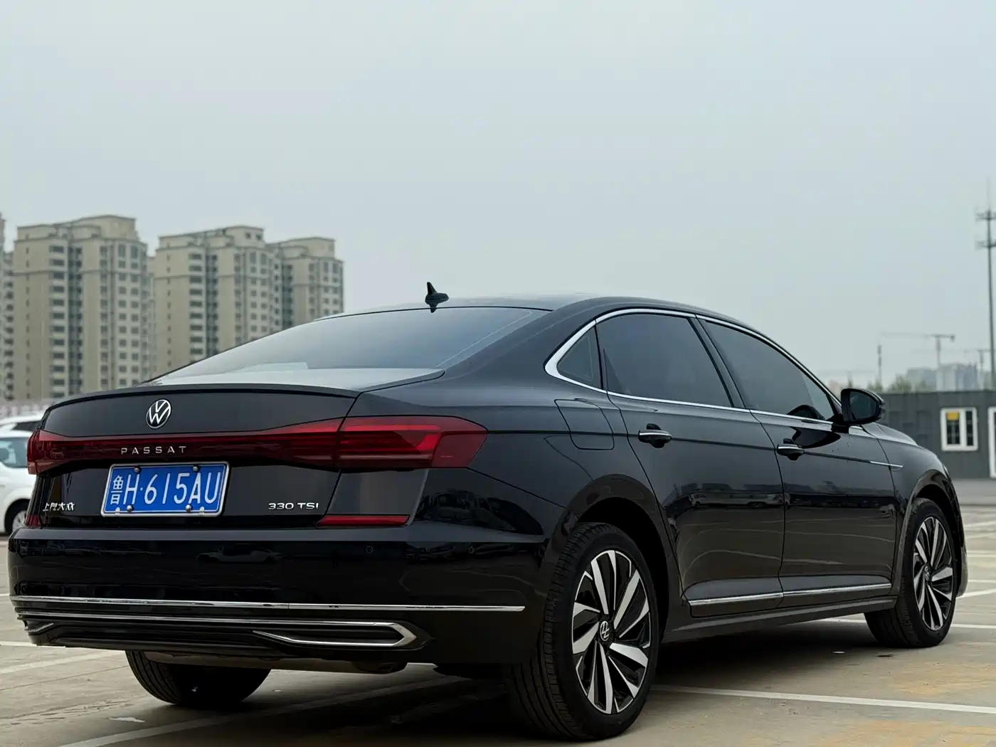 Volkswagen Passat 2022 330TSI Starlight Luxury Edition фото 12