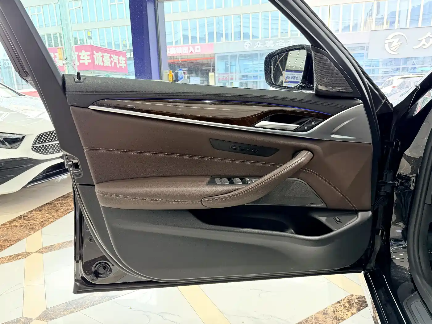 BMW 5 Series 2018 525Li Luxury Package фото 6