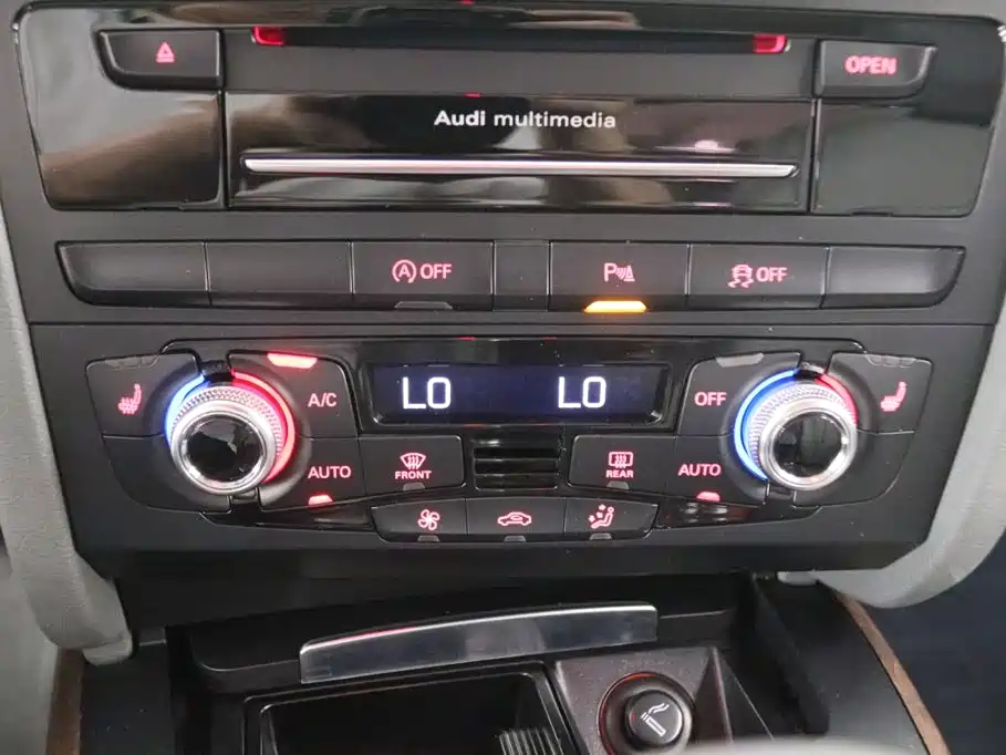 Фото 8 - Audi A4L
