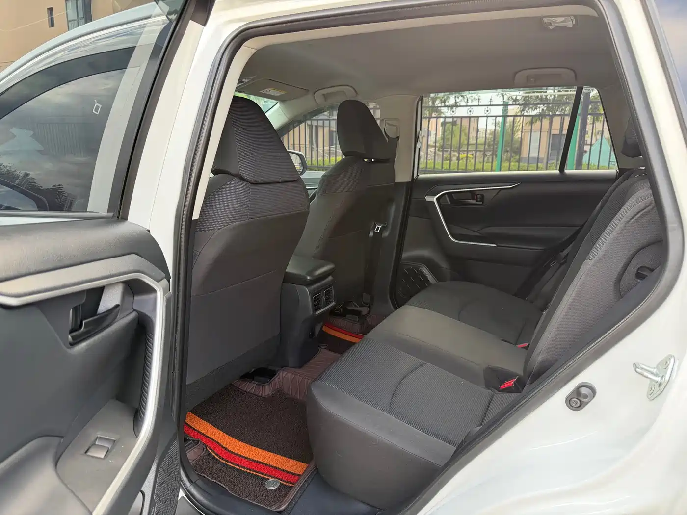 Toyota RAV4 Rongfang 2022 2.0L CVT 2WD Urban Edition фото 7