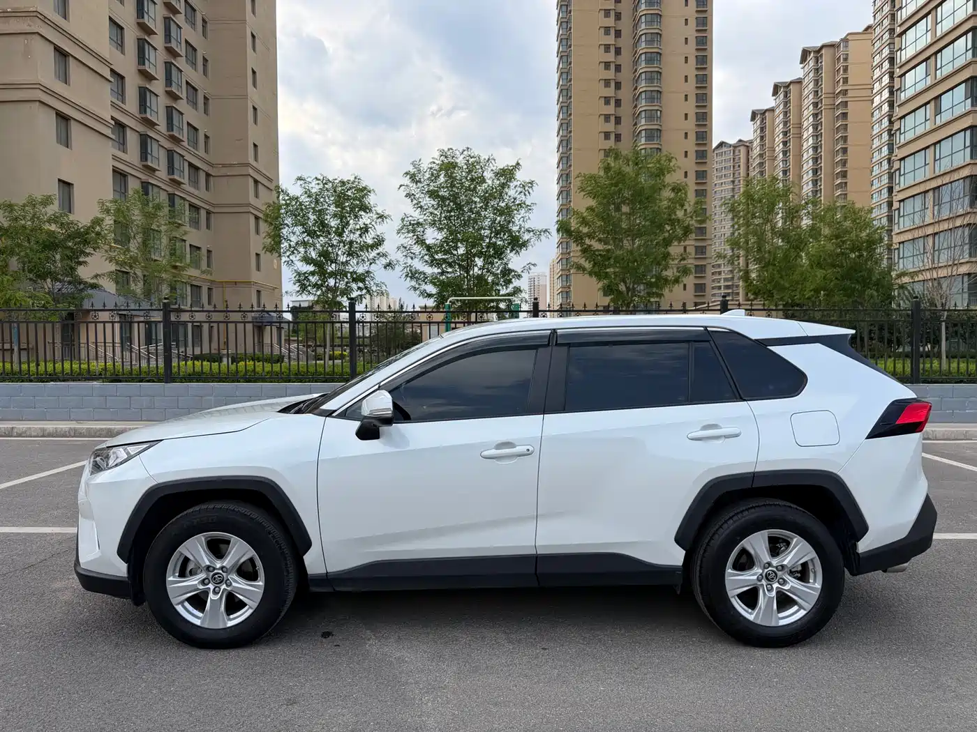 Toyota RAV4 Rongfang 2022 2.0L CVT 2WD Urban Edition фото 13