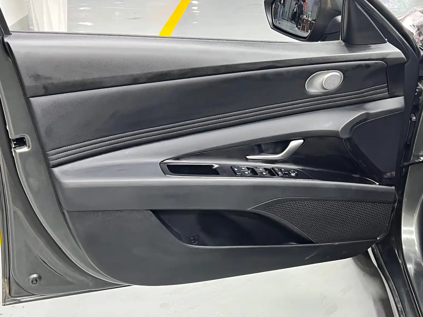 Hyundai Elantra 2023 Model 1.5L CVT LUX Premium Edition фото 18