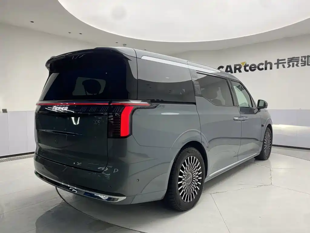 ZEEKR 009 2025 2024 6-seat Executive AWD 108kWh