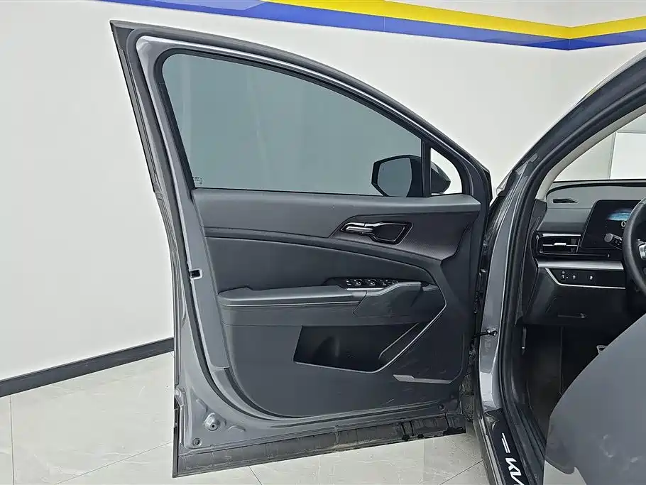 Kia Sportage 2023 2.0T 2WD Premium Edition фото 7