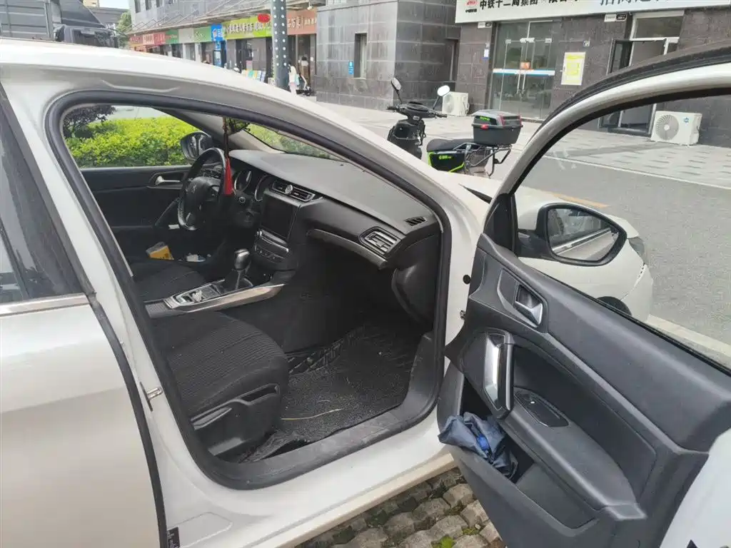 Peugeot 408 2015 Model 1.2T Automatic Luxury Edition фото 22