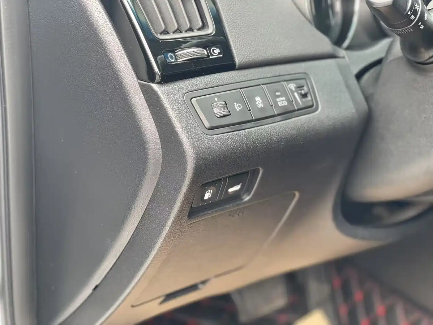 Hyundai Sonata 2014 2.0L Automatic Luxury фото 12