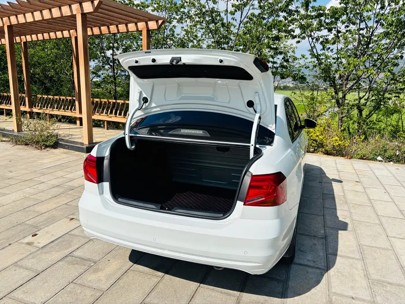 Volkswagen Jetta 2019 Dream Edition 1.4L Manual Fashion фото 11