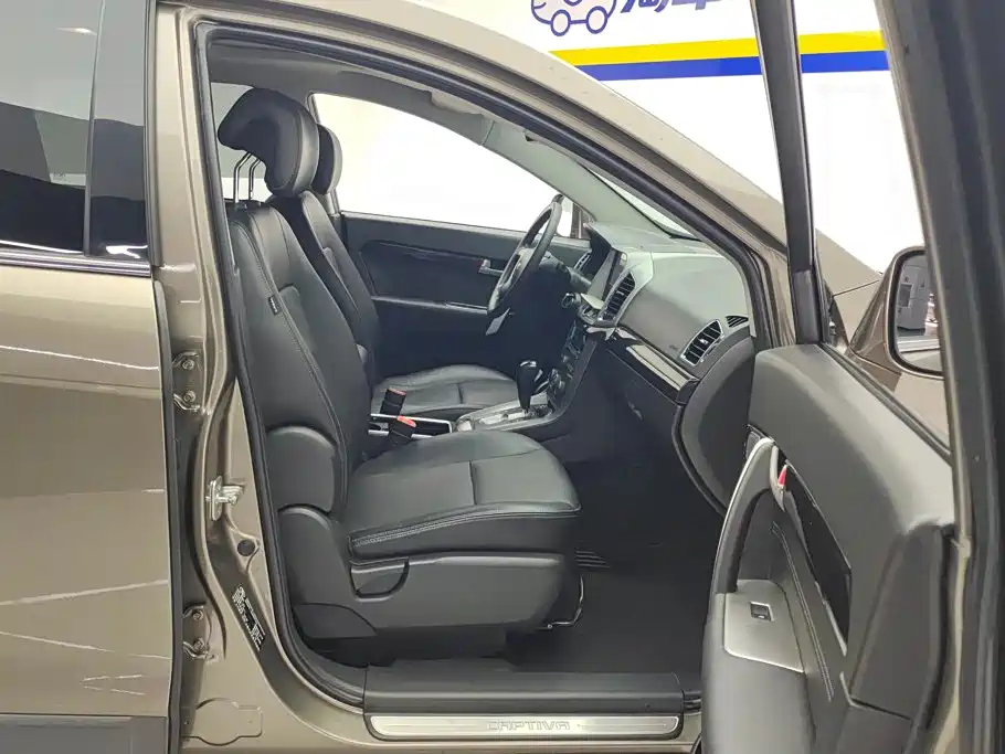 Chevrolet Captiva 2016 2015 2.4L 2WD Urban Edition 7-seater