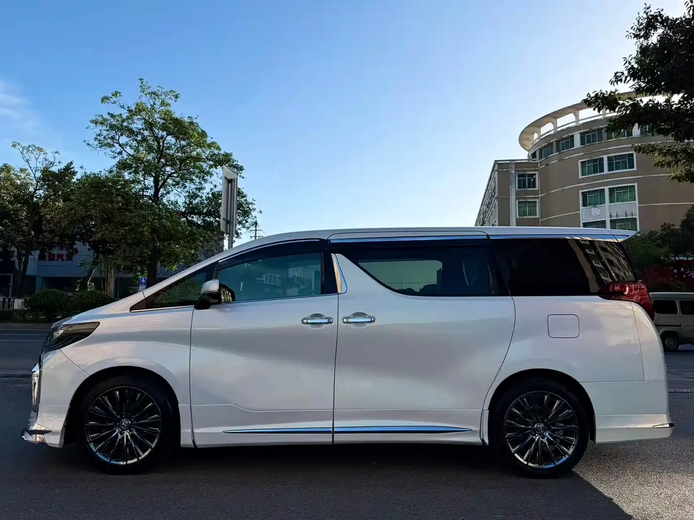 Toyota Alphard 2015 3.5L Luxury Edition фото 3
