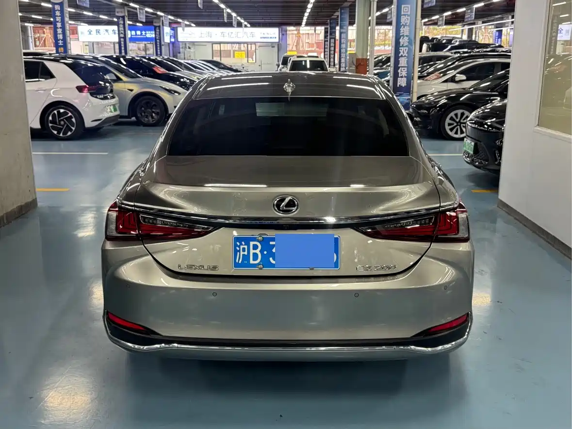 Фото 4 - Lexus ES