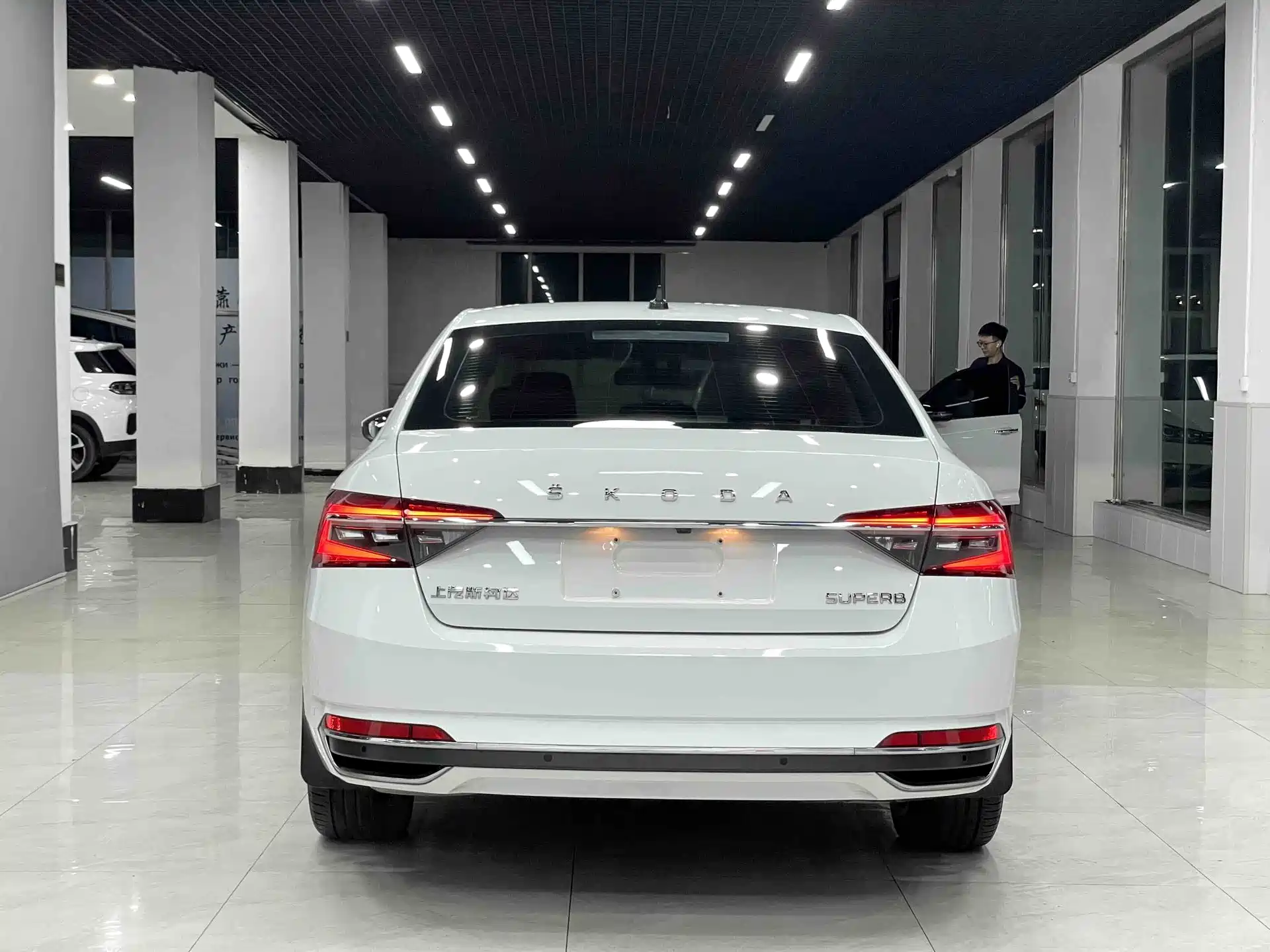 Фото 5 - Škoda Superb