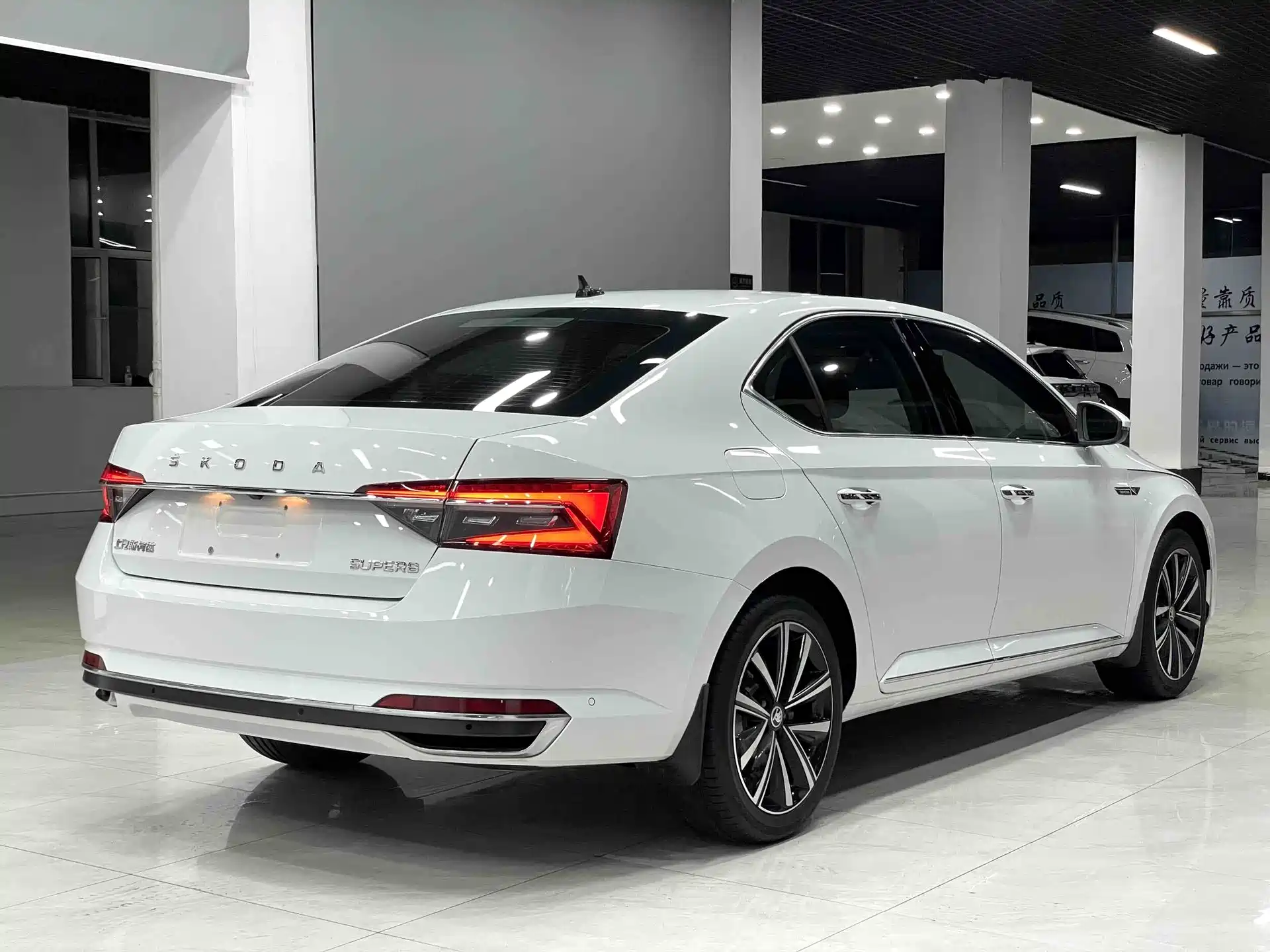 Фото 6 - Škoda Superb