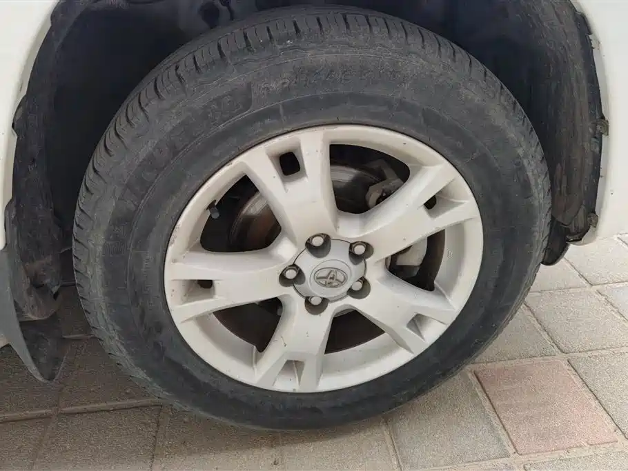 Toyota RAV4 Rongfang 2011 2.0L Automatic Luxury Edition фото 6