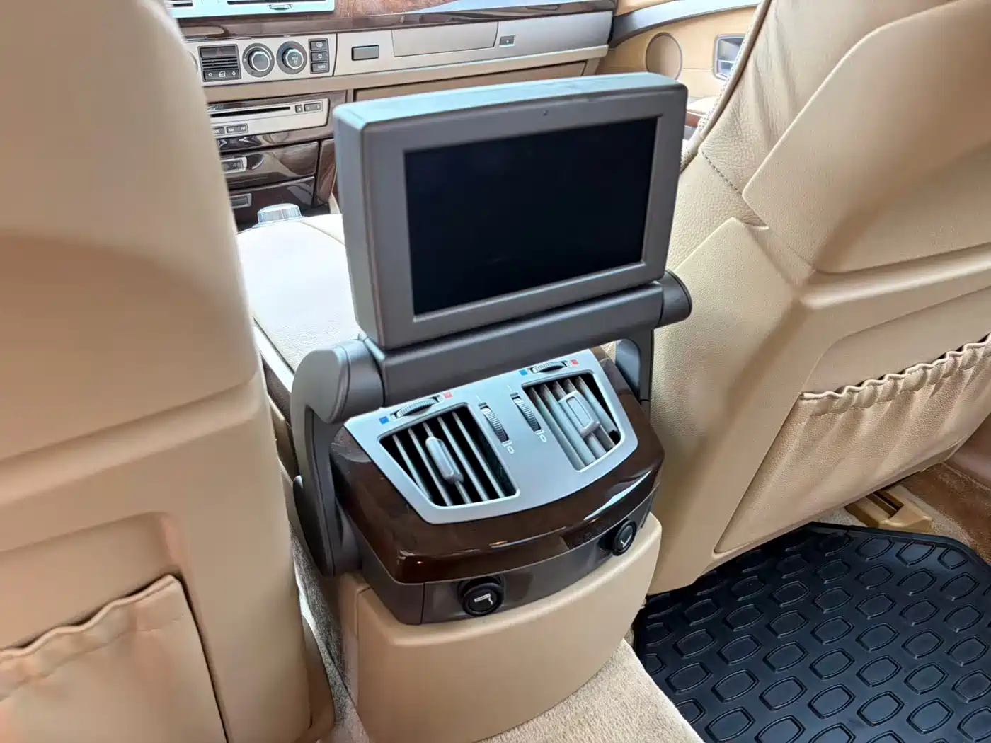 BMW 7 Series 2005 Model 740Li фото 16