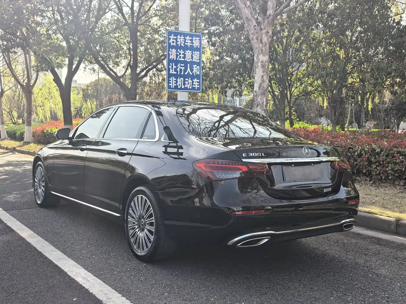 Mercedes-Benz E-Class 2023 E 300 L Fashion фото 4