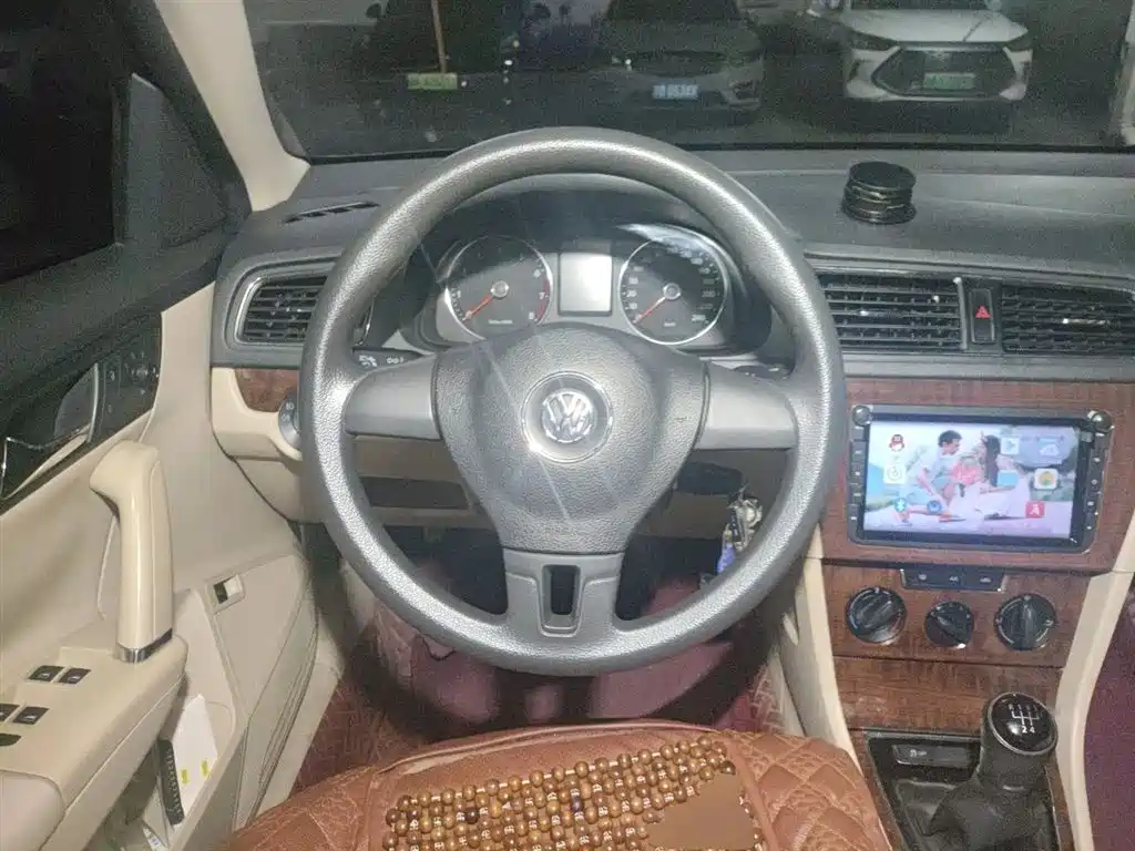 Volkswagen Lavida 2013 Facelift Classic 1.6L Manual Comfort фото 7