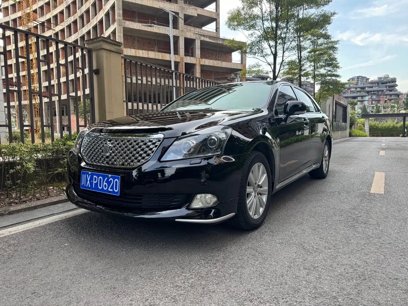 Фото 1 - Toyota Crown