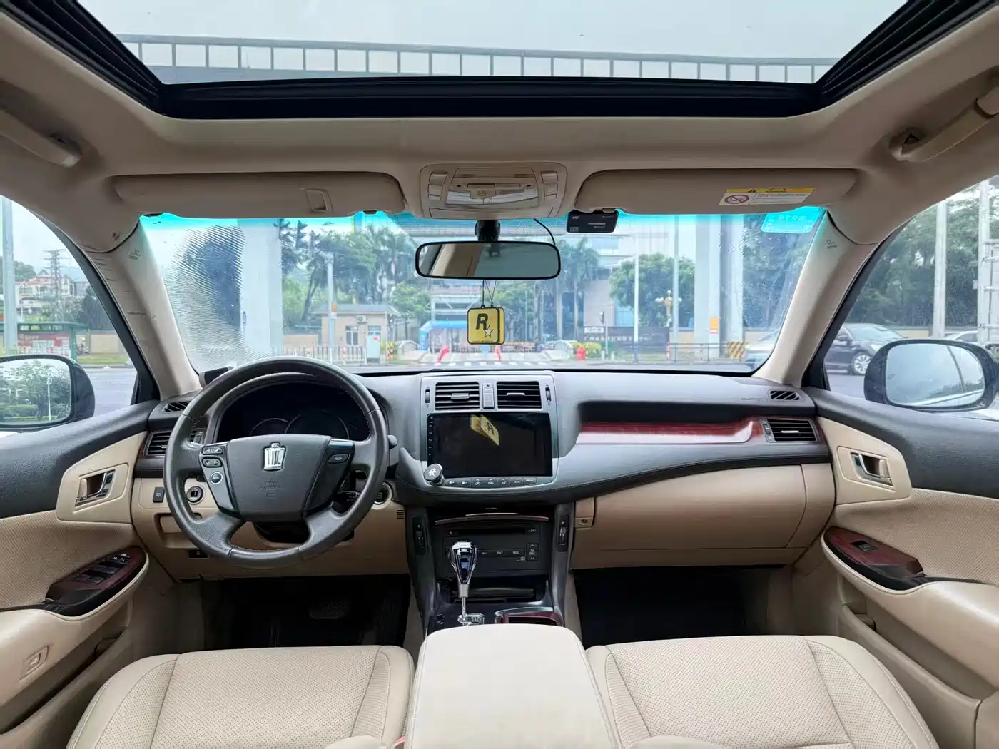 Фото 10 - Toyota Crown