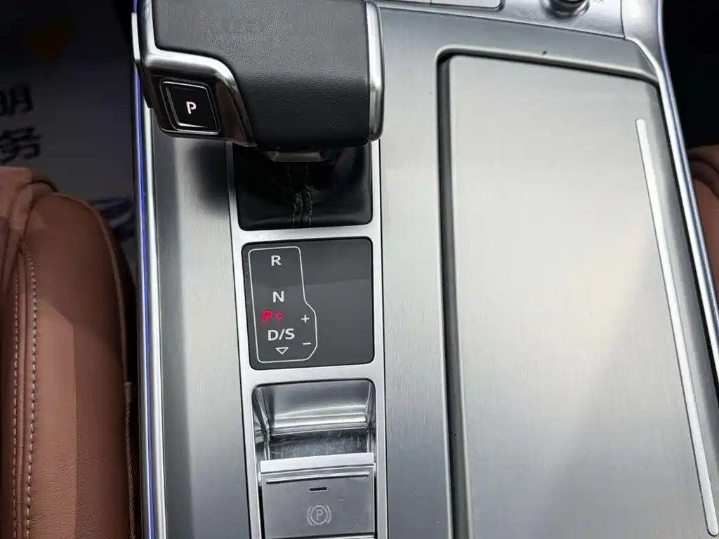 Audi A7L 2024 45 TFSI Luxury фото 23