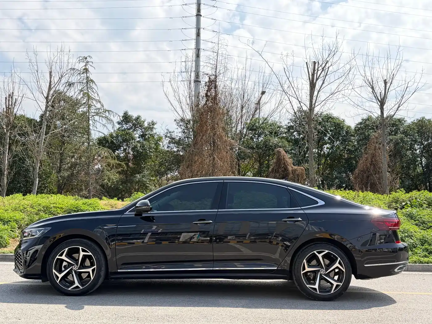 Volkswagen Passat 2024 380TSI Starlight Luxury Edition фото 7