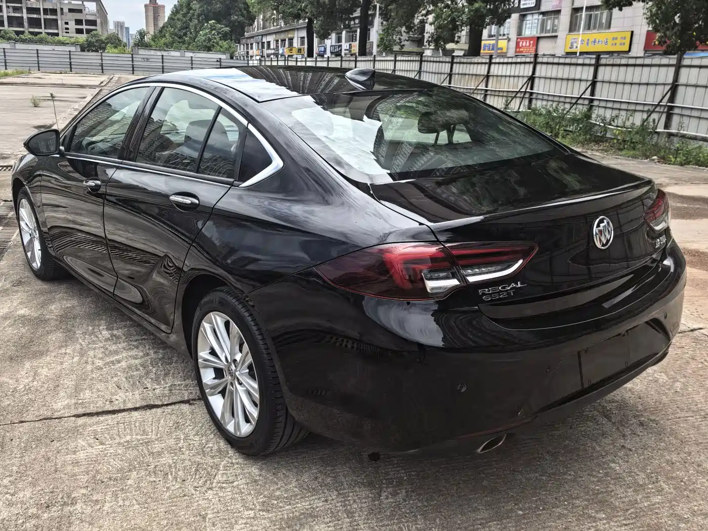 Photo 8 - Buick Regal