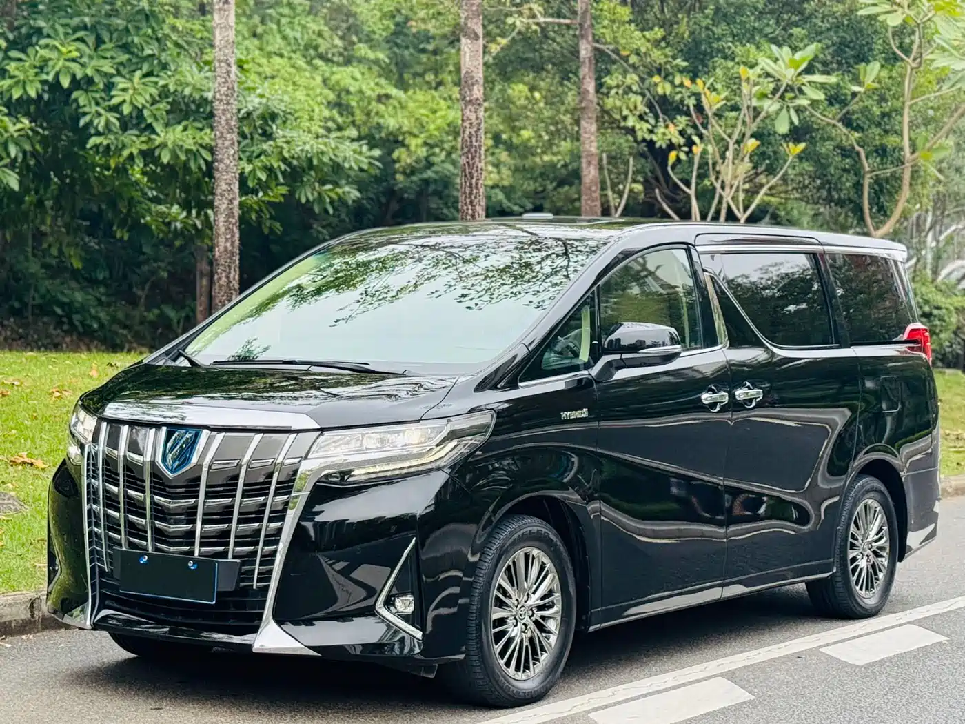 Toyota Alphard 2019 Hybrid 2.5L Luxury