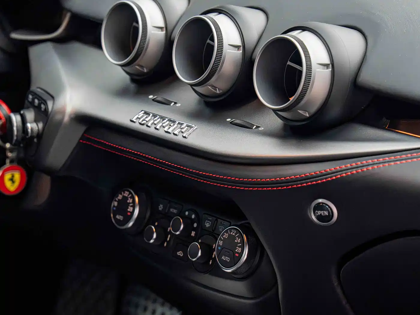 Ferrari F12berlinetta 2013 6.3L Standard фото 15