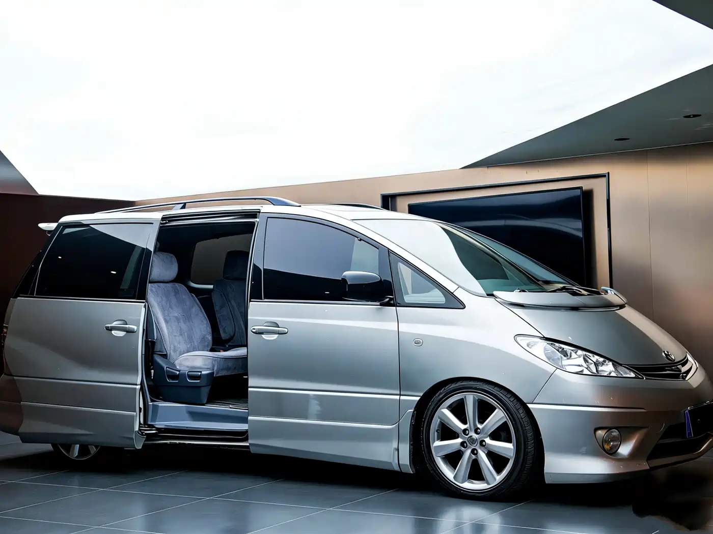 Toyota Previa фото 11