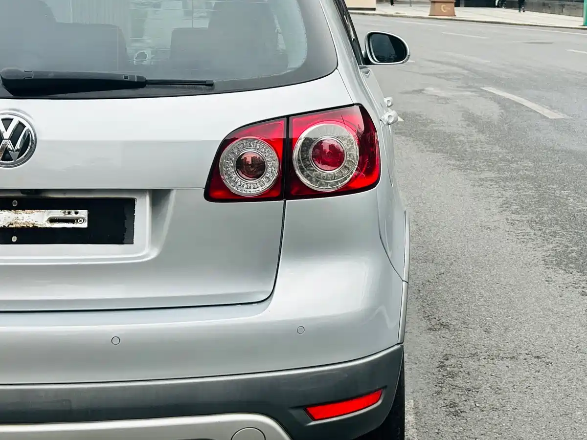 Volkswagen Golf (Import) 2011 1.4TSI Cross Golf фото 12