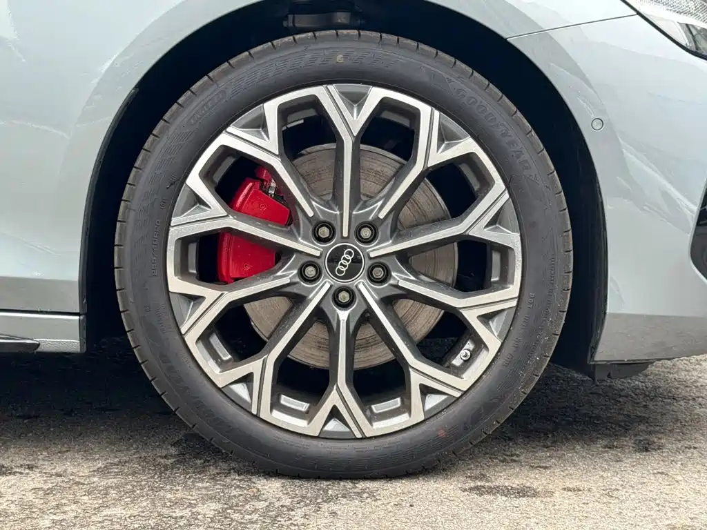 Фото 6 - Audi A6L
