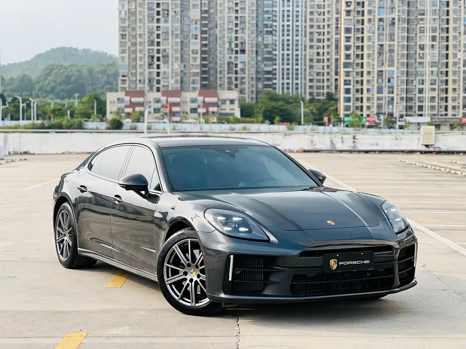 Photo 3 - Porsche Panamera