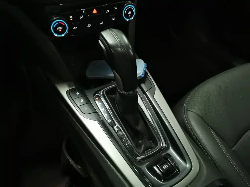 Chevrolet Malibu 2016 2.0L Automatic Luxury фото 21