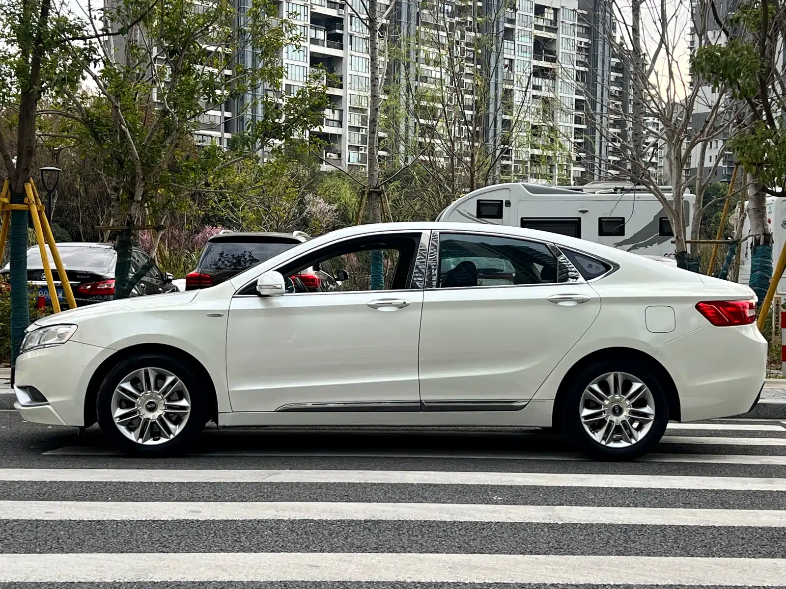 صورة 8 - Geely Borui