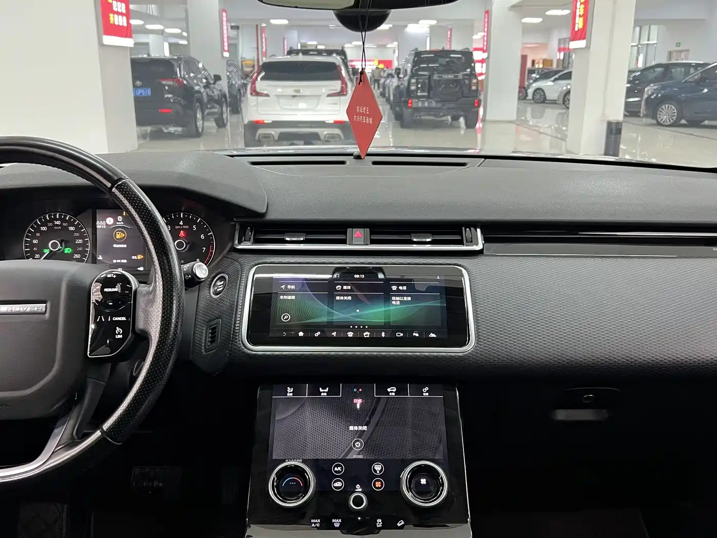 Land Rover Range Rover Velar 2019 250PS фото 11