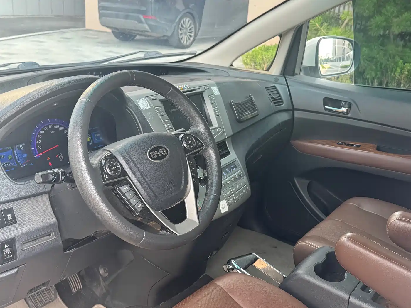 BYD M6 2016 2015 2.4L Automatic Premium Edition