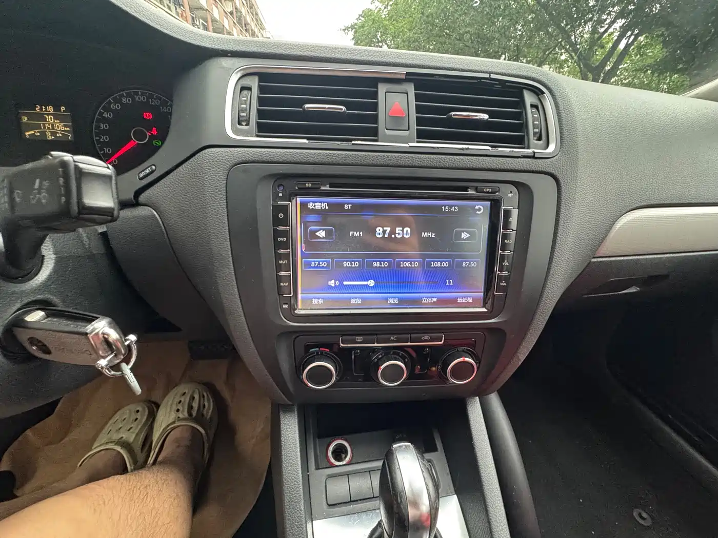 Volkswagen Sagitar 2012 1.6L Automatic Comfort Type фото 8