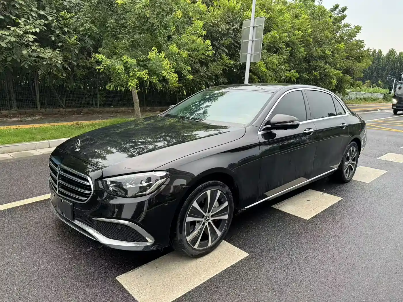 صورة 1 - Mercedes-Benz E-Class New Energy
