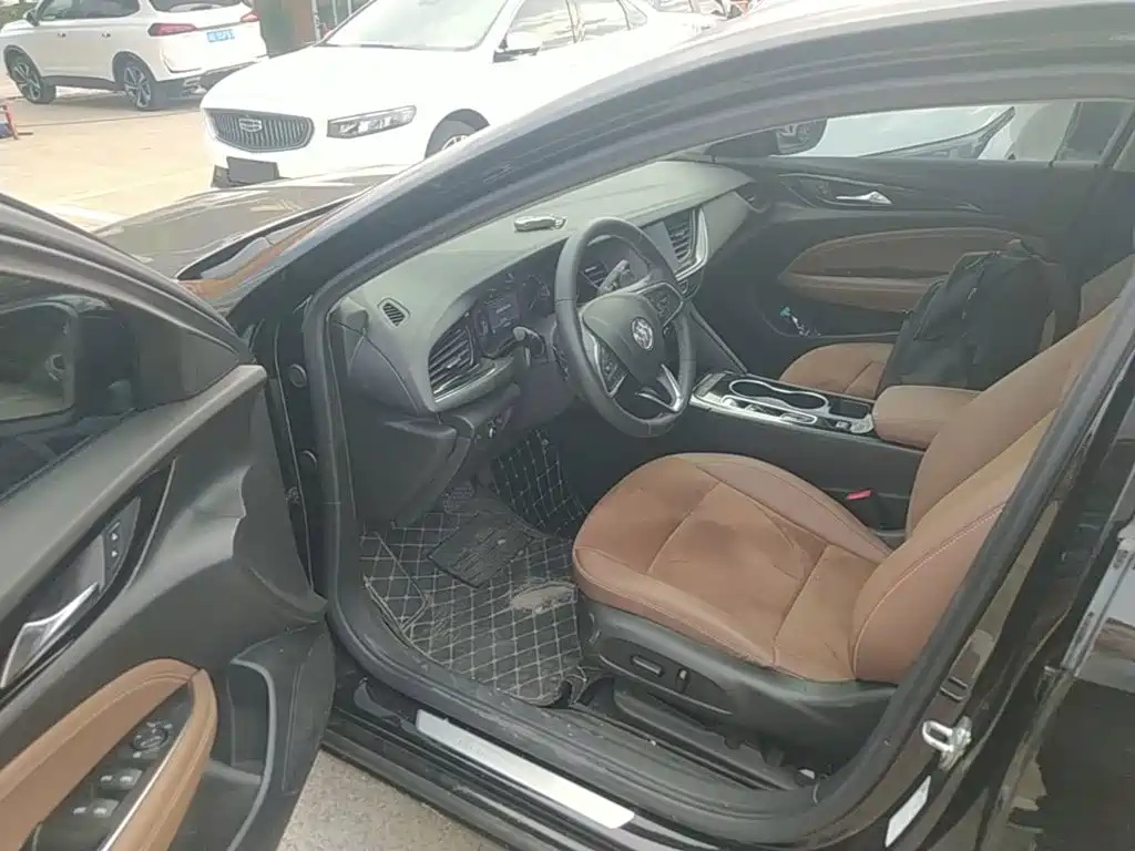Photo 16 - Buick Regal