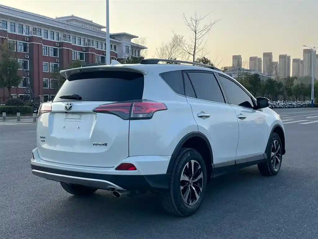 Toyota RAV4 Rongfang 2016 2.0L CVT 2WD Smart (China V) фото 7