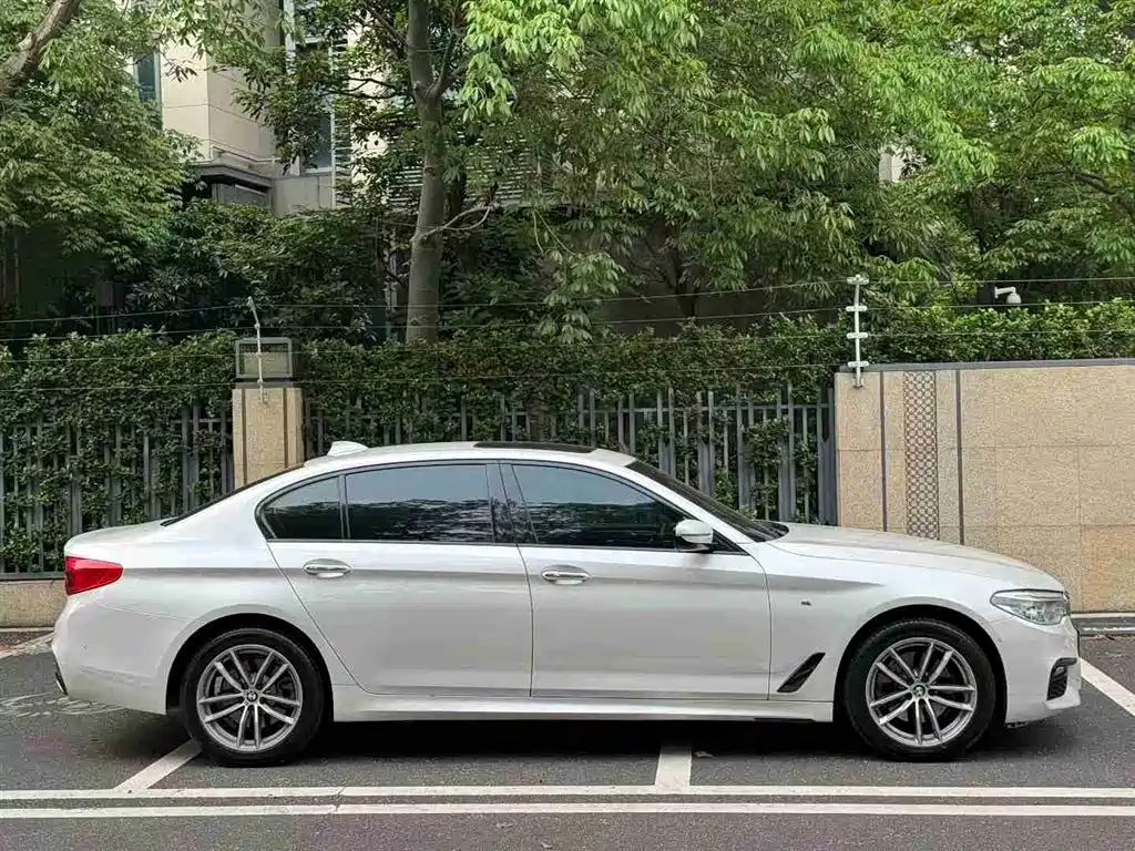 BMW 5 Series 2018 525Li M Sport Package фото 4