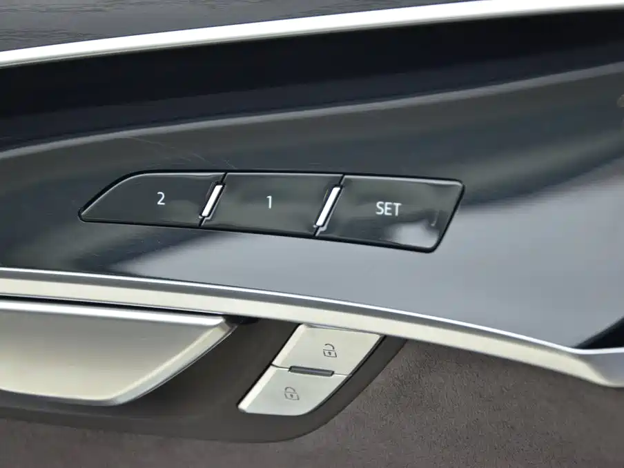 Audi A8 2026 2025 A8L 50 TFSI quattro Exclusive Selection