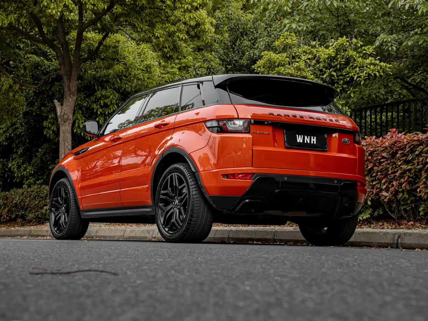 Land Rover Range Rover Evoque 2016 Model 2.0T Tilt Orange Limited Edition фото 5