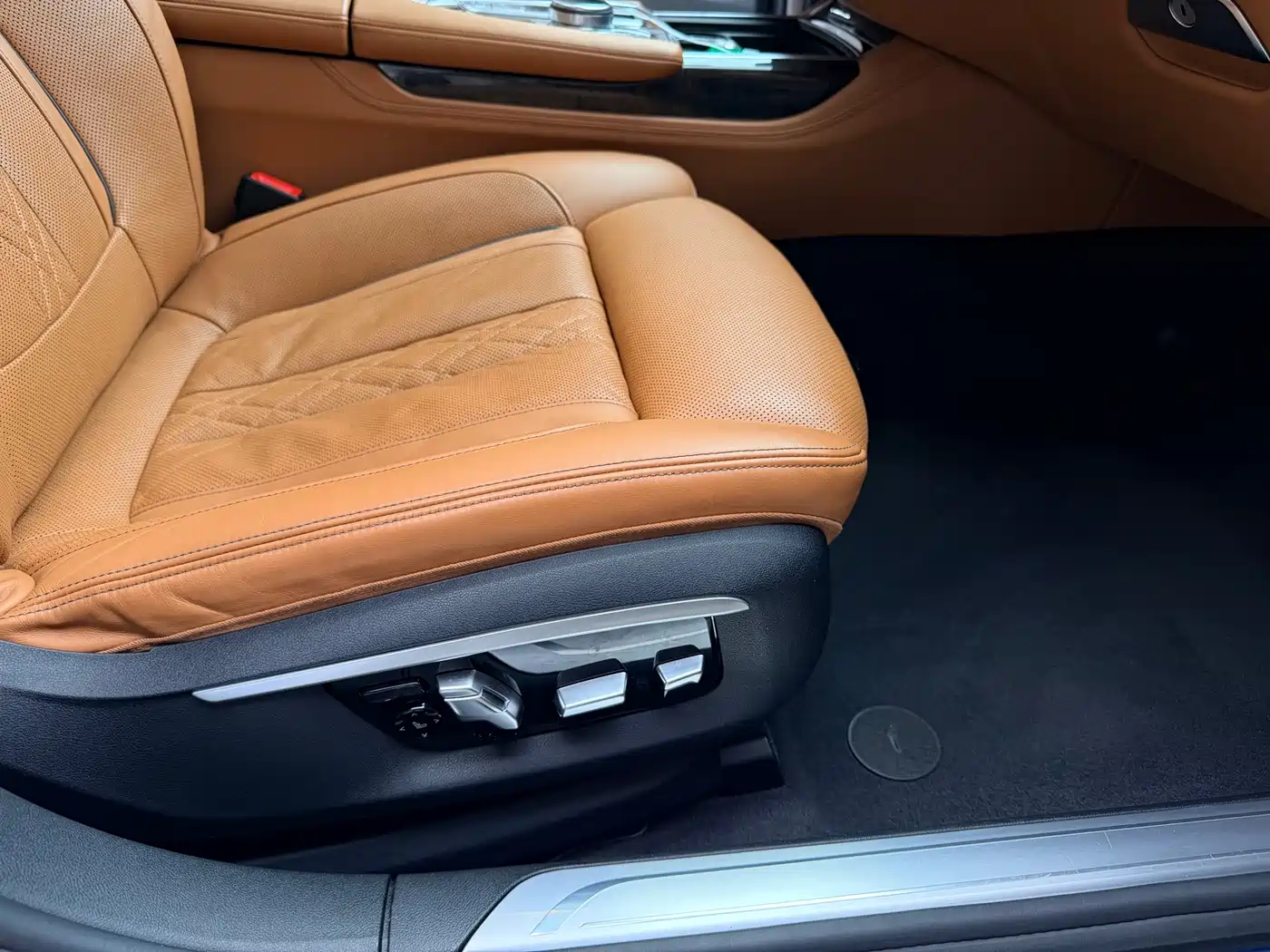 BMW 7 Series 2016 740Li Leading Edition фото 16