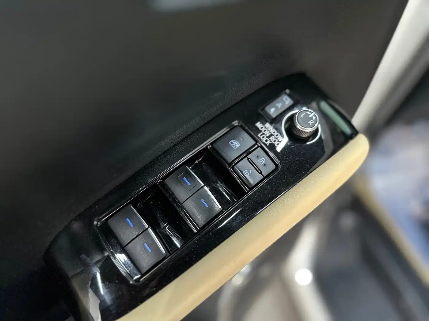 Toyota Vellfire 2021 Crown Hybrid 2.5L HV Premium Edition фото 7