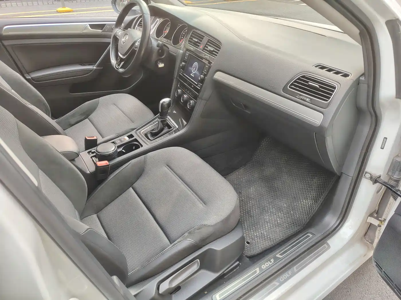 Volkswagen Golf 2018 230TSI Automatic Comfort фото 18