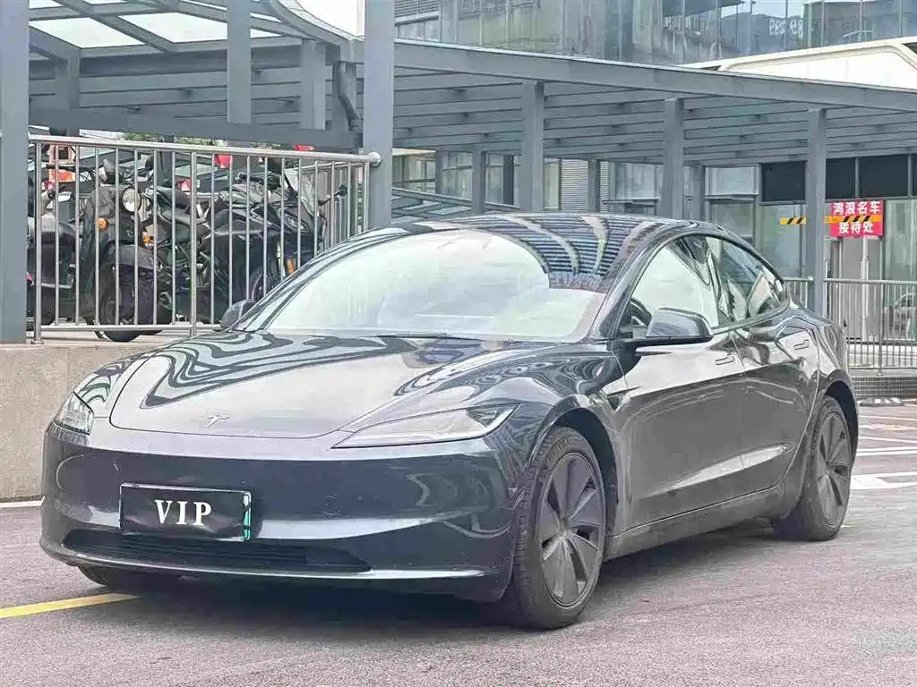 Фото 1 - Tesla Model 3