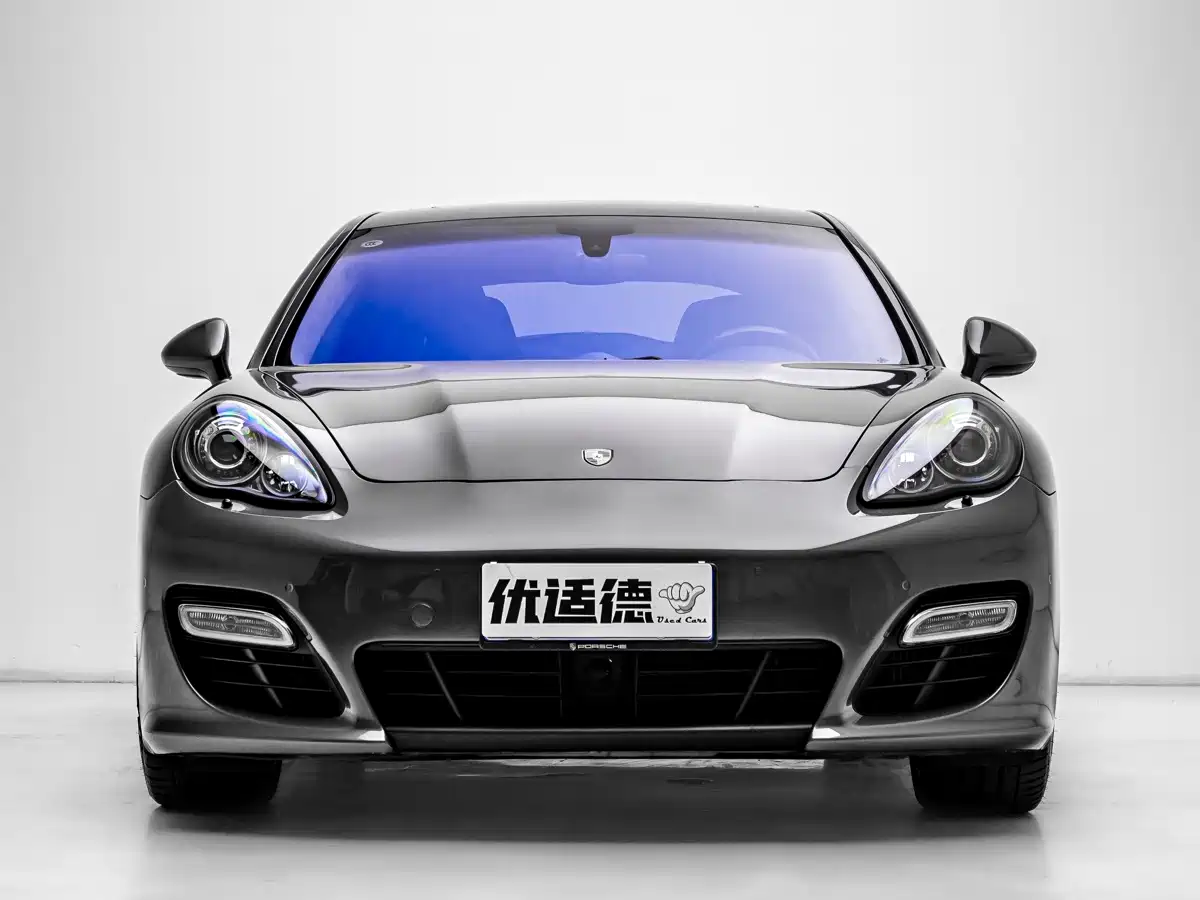 Photo 3 - Porsche Panamera